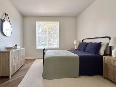 a bedroom with a bed and a window at Big 3BD 2BA Apt with Pool and Gym near Venice Beach in Los Angeles