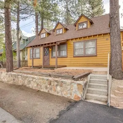 The Twin Pines Chalet
