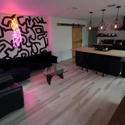 2BR Lit and Spacious in the Heart of Hollywood