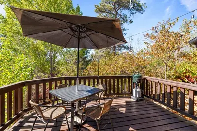 Gallery image of Duke's Cabin - Cute, Cozy, and Newly Remodeled in Great Location! in Big Bear Lake