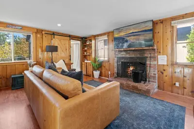 Gallery image of Duke's Cabin - Cute, Cozy, and Newly Remodeled in Great Location! in Big Bear Lake