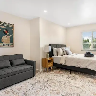 Central Hollywood Apartment