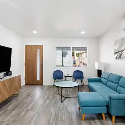 Cozy House Minutes From Downtown