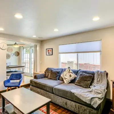 2 Mi to Ocean Long Beach Home with Gas Grill!