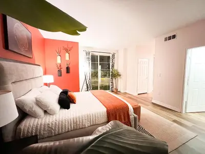a bedroom with an orange wall and a bed at Beautiful 2 BD 3 Beds in Heart of Encino 105 in Encino