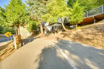 a road leading to a house with a tree at 2 Mi to Water Lake Arrowhead Studio in Lake Arrowhead
