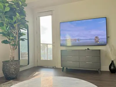 Gallery image of Penthouse with Views in Hollywood - One Bedroom w Parking in Los Angeles