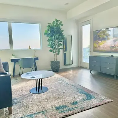 Penthouse with Views in Hollywood - One Bedroom w Parking
