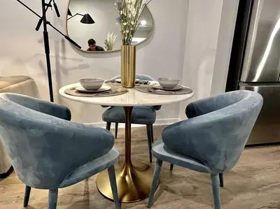 a table with two chairs and a mirror in a room at Silver Lake Stylish Penthouse One Bdrm with Parking included in Los Angeles
