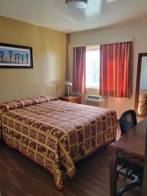 a hotel room with a bed and a table and a table sidx sidx at Lido Hotel in Huntington Park