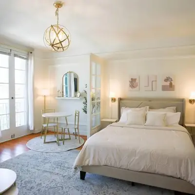 Chambre de Bonne in Downtown Long Beach