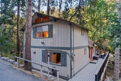 a tiny house in the woods at Fleming Creek Hideaway, Next to Creek, Fire-Pit! in Lake Arrowhead