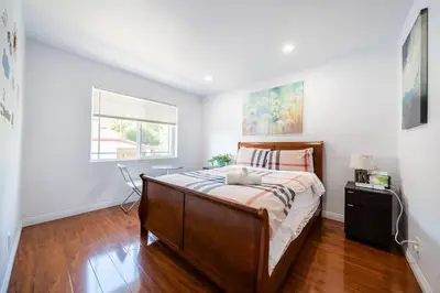 a bedroom with a bed with a wooden floor at 22ppl Garage Parking Btw Disney Hollywood Monterey Park Chinatown in Monterey Park