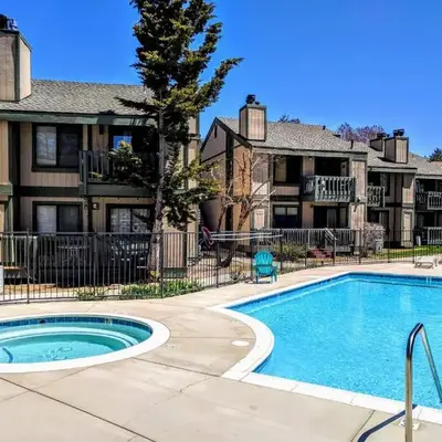Lakeview Condo - Lakefront Complex