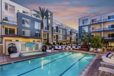 an image of a swimming pool at a apartment complex at Beautiful Getaway Near Venice in Los Angeles