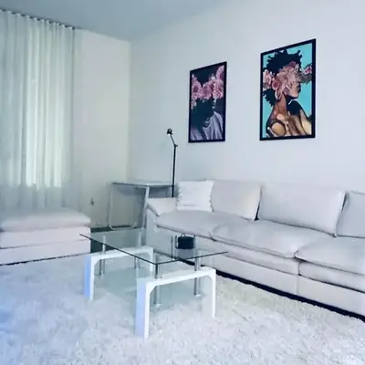 1 br spacious in Hollywood