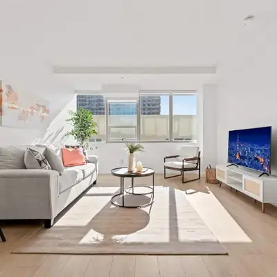 Stylish LA Getaway near Downtown - Prime Location on Wilshire Blvd!