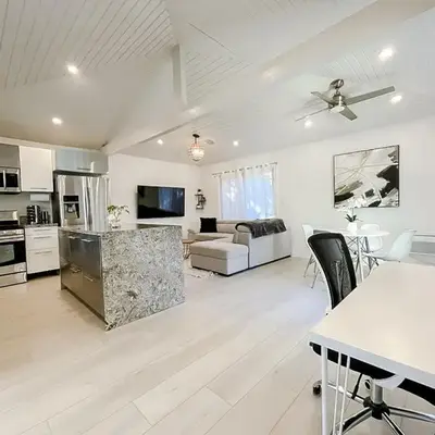 Pristine 1BD 1BA Bungalow With Hot Tub