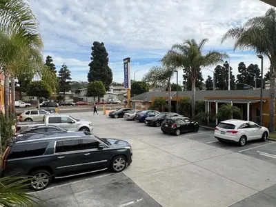 a bunch of cars parked in a parking lot at Amber Motel in Inglewood