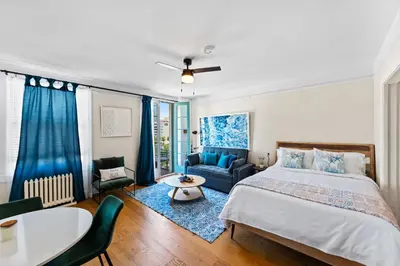a bedroom with a bed and a living room at Ocean View Studio Near Convention Center and Beach in Long Beach