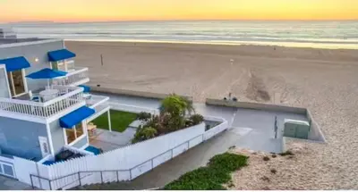 a house on the beach next to the ocean at 90210 Beach House Top Unit in Hermosa Beach