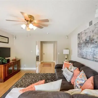 Charming Bedroom Near Disney Land
