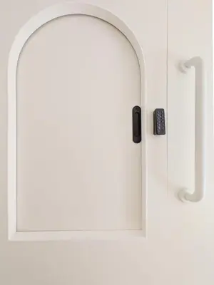 a white door with a window and a remote control at Brimfield Stay in Los Angeles