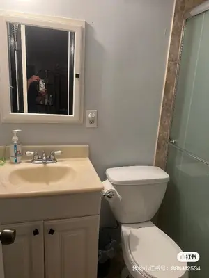 a bathroom with a toilet and a sink and a mirror at \u72ec\u5177\u4e00\u683c\u7684\u623f\u95f4 in West Covina