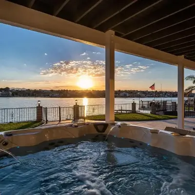 The Lakefront Oasis
