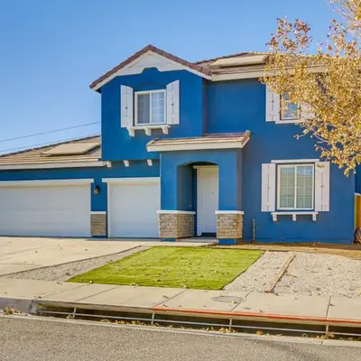 Pool Table and Charcoal Grill Home in Victorville!