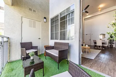 a patio with chairs and a table on a balcony at Modern Townhouse with 4 Bedrooms Near LAX in Los Angeles
