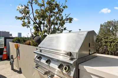 a silver grill sitting on top of a sidewalk at The Downtown Haven Suite, 1Mile to Dodger Stadium in Los Angeles