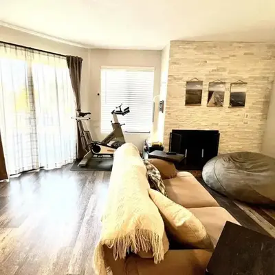 Sunny Retro Row Condo- Walk to Beach!