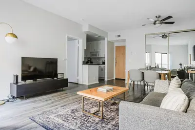 Gallery image of Blueground Westwood washer dryer ac LAX-1269 in Los Angeles