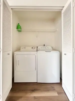 a laundry room with a washer and dryer at 2BD 2BTH Apartment in Marina Del Rey - Free Parking - 20 mins to LAX in Los Angeles