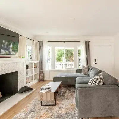 Stylish Gated Retreat in East Hollywood with Parking