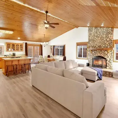 Oriole House- Walk to Lake Chalet w/ Hot Tub
