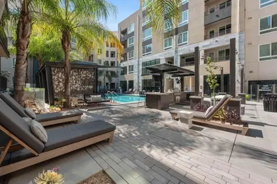 a courtyard with benches and a pool in a building at Vibrant unit in Griffith in Glendale
