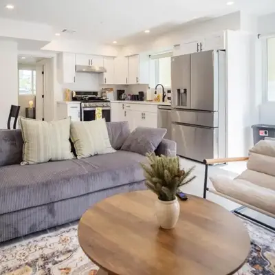 Cozy LA Retreat Near USC Steps to Koreatown & Downtown