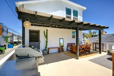 a backyard kitchen with a pergola and a grill at Private Venice Beach Loft - Steps to the Beach & Canals in Los Angeles