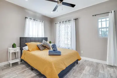 a bedroom with a bed and a ceiling fan at 7 Mi to Downtown East Los Angeles Apartment in East Los Angeles