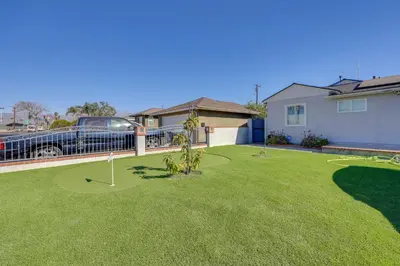 a yard of a house with a putting green at 35 Mi to LA Modern Apartment in Chino! in Chino