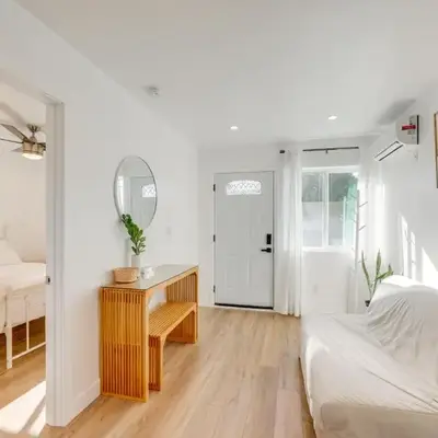 35 Mi to LA Modern Apartment in Chino!