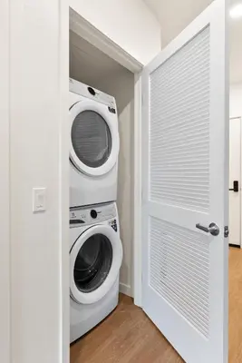 a laundry room with a washer and dryer at Bright Studio on Sunset Blvd Pool, Parking, Gym in Los Angeles