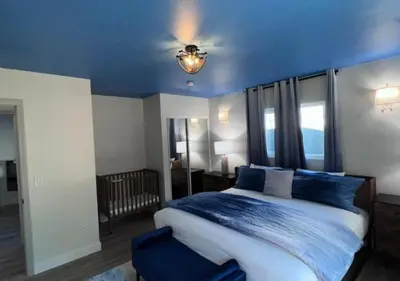 a bedroom with a large bed and a blue ceiling at MagicwayVillas Avetar Villa - 5 Bedroom 3 Bath - Spa and Splash Pad in Anaheim