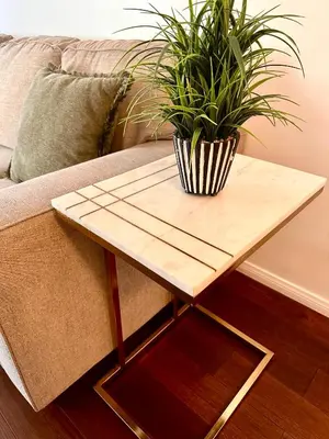a wooden coffee table with a potted plant on a couch at Los Angeles Red Rose in Monterey Park
