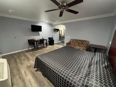 a bedroom with a bed and a ceiling fan at Dutch Motel in Loma Linda