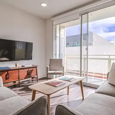Modern 2BD - 5 min to Santa Monica Pier!