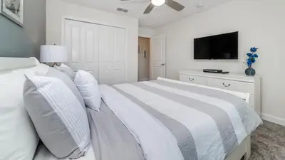 a white bed with white pillows in a bedroom at LBL4837 in Los Angeles
