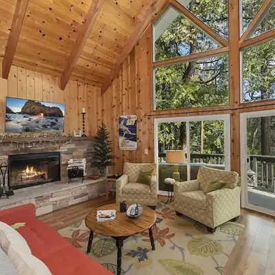 Cozy Escape- Walking Distance to Village!